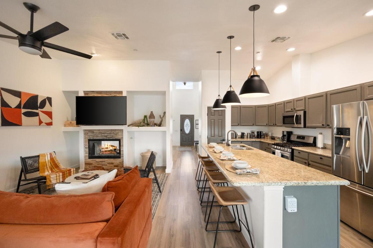 Alana House - Pool, Hot Tub, Bbq, Fire Pit And Walk To Hikes! Home جوشوا تري المظهر الخارجي الصورة