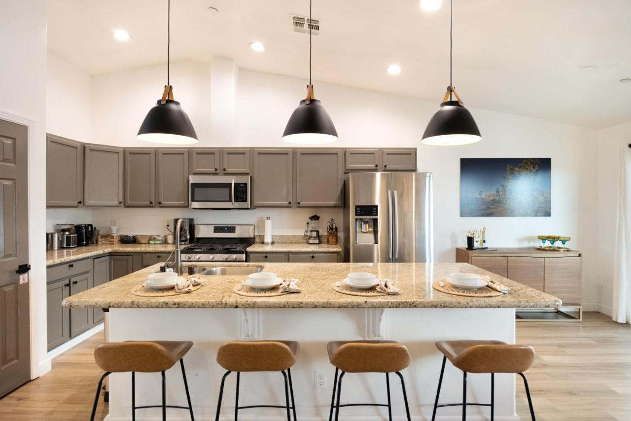 Alana House - Pool, Hot Tub, Bbq, Fire Pit And Walk To Hikes! Home جوشوا تري المظهر الخارجي الصورة